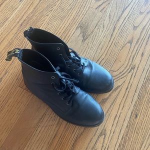 Good guys don’t wear leather lace up boots, 38
